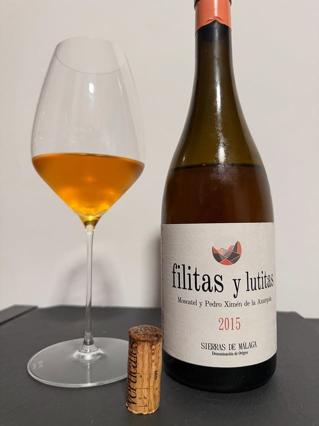 Copa de vino de Málaga en una cata privada